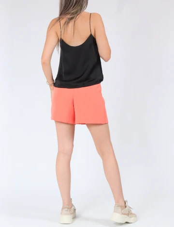 Maiou Stradivarius, negru