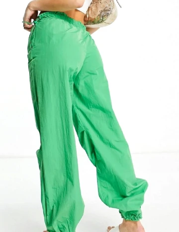 Pantaloni Bershka, verde Verde