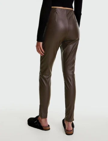 Pantaloni Edited, maro