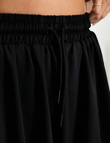 Pantaloni scurti Stradivarius, negru