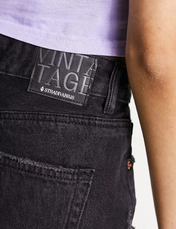 Pantaloni scurti Stradivarius, negru