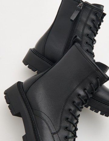 Ghete Reserved, negru