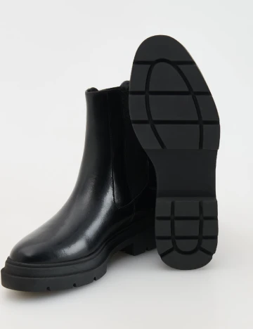 Ghete Reserved, negru
