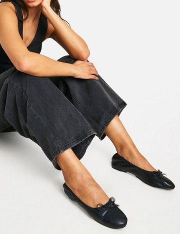 
						Balerini Boohoo, negru