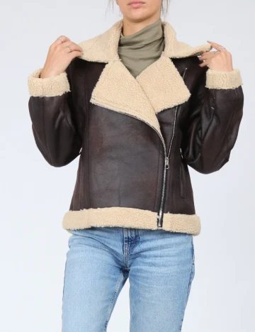 Jacheta Bershka, maro