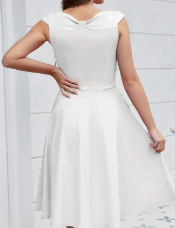 Rochie medie MUXXN, alb