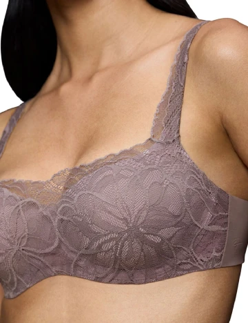 Sutien Triumph, mov