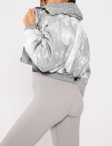 Geaca PrettyLittleThing, gri