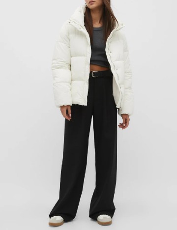 
						Geaca Stradivarius, alb