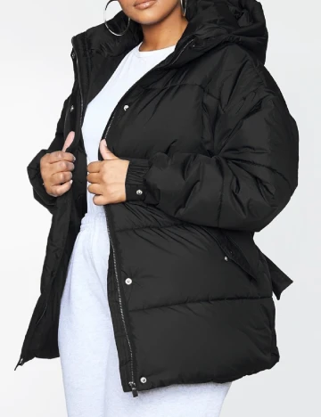Geaca PrettyLittleThing Plus Size, negru