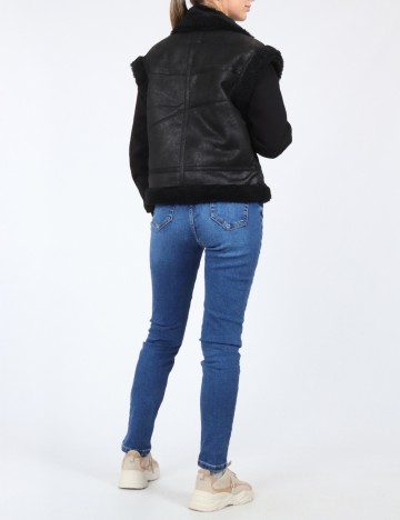 Vesta Zara, negru