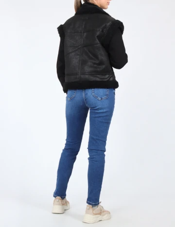 Vesta Zara, negru Negru