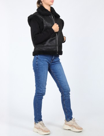Vesta Zara, negru