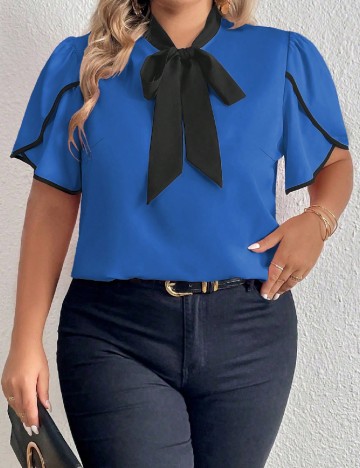 
						Bluza SHEIN CURVE, albastru