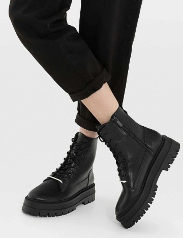 
						Ghete Stradivarius, negru