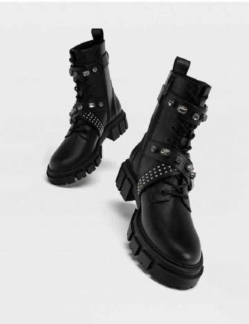 
						Ghete Stradivarius, negru