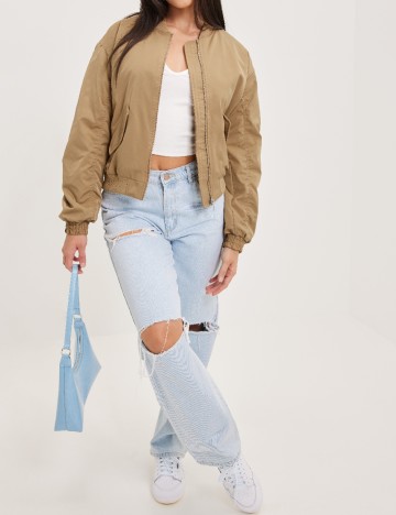 
						Jacheta Vero Moda, maro