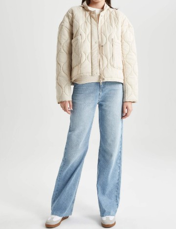 
						Jacheta DeFacto, bej