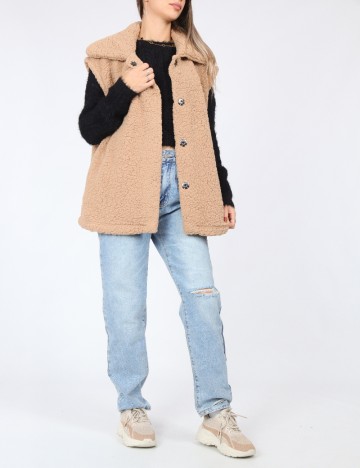 Vesta Noisy May, maro