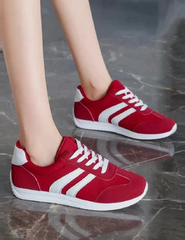 Adidasi SHEIN, rosu