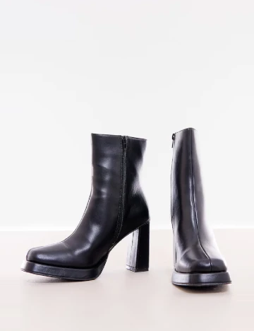 Botine PrettyLittleThing, negru