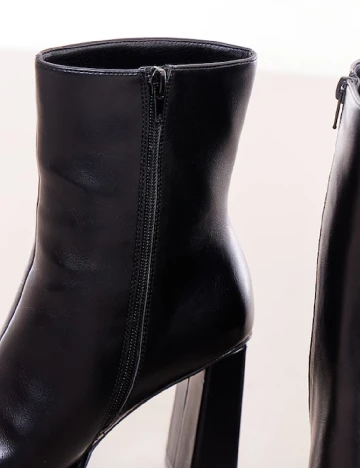 Botine PrettyLittleThing, negru