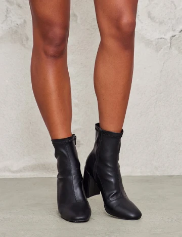 Botine PrettyLittleThing, negru