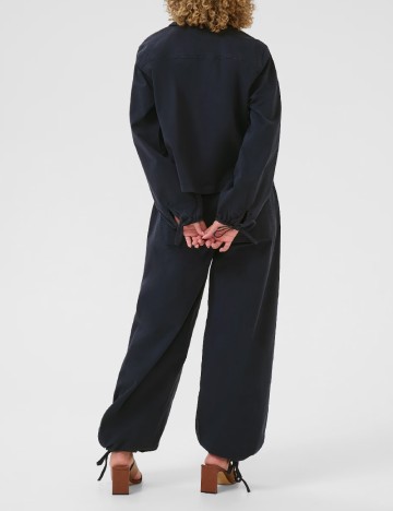 Jacheta Cream, bleumarin