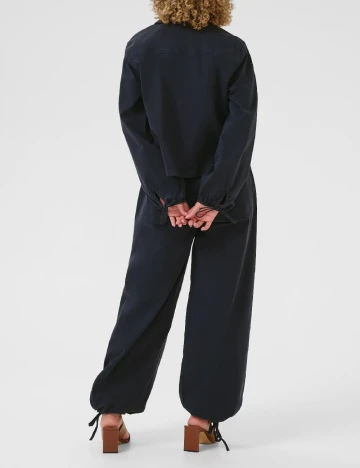 Jacheta Cream, bleumarin