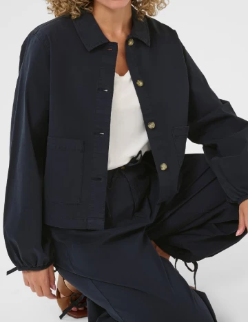 Jacheta Cream, bleumarin