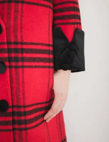 Palton Labelrail x Julia Cumming, rosu