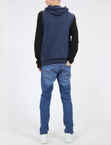 Vesta Bershka, albastru