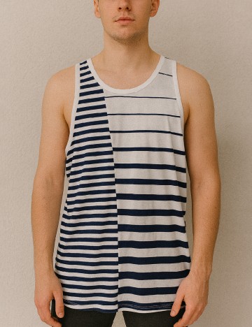 
						Maiou Bershka, alb/bleumarin