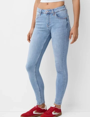 Blugi Bershka, albastru