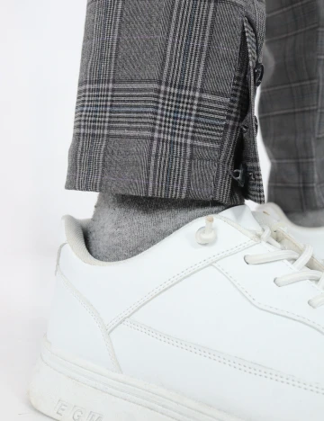 Pantaloni Bershka, gri