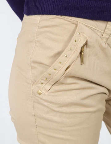 Pantaloni Bershka, crem