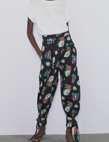 
						Pantaloni Zara, floral print