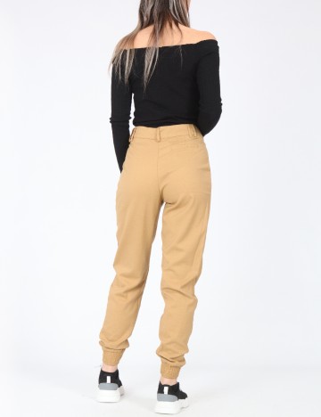 Pantaloni Bershka, maro