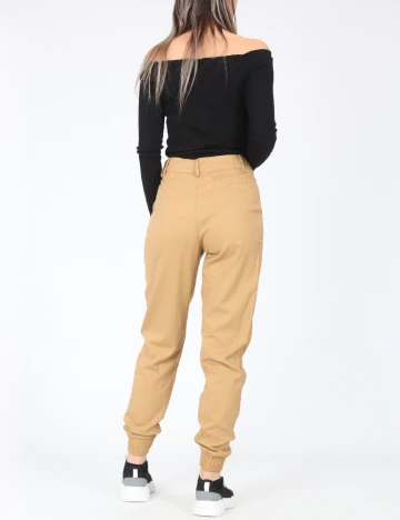 Pantaloni Bershka, maro