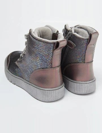 Ghete Cool Club, gri