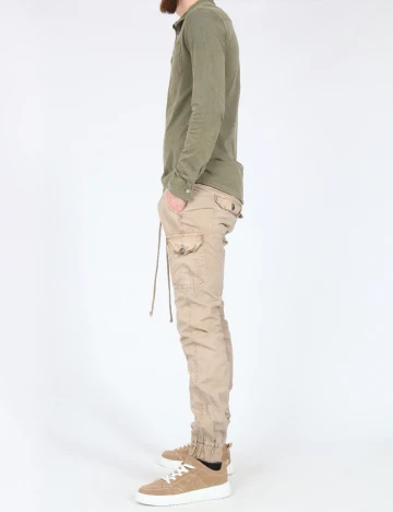 Pantaloni Bershka, maro deschis