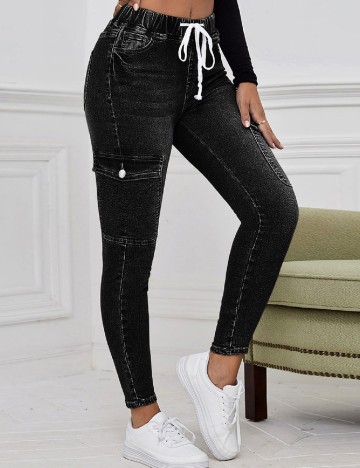 
						Pantaloni SHEIN, negru