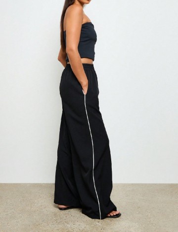 
						Pantaloni SHEIN, negru