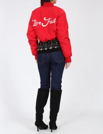 Jacheta Bershka, rosu