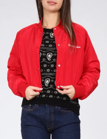 Jacheta Bershka, rosu