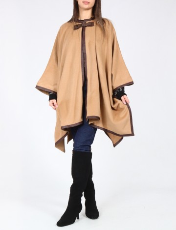 
						Poncho Zara, maro