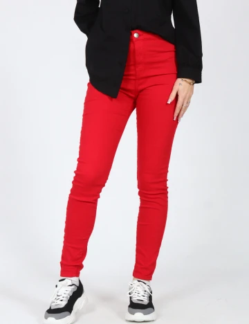 Pantaloni Bershka, rosu