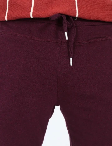 Pantaloni Pull&Bear, visiniu