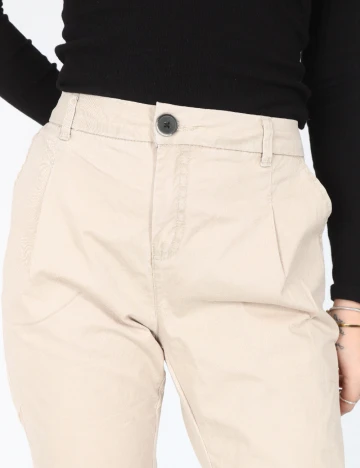 Pantaloni Bershka, crem