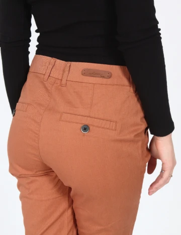 Pantaloni Bershka, maro